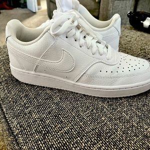WOMENS NIKE LOW COURT 9.5